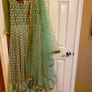 Beautiful embroidered Indian dress!!
